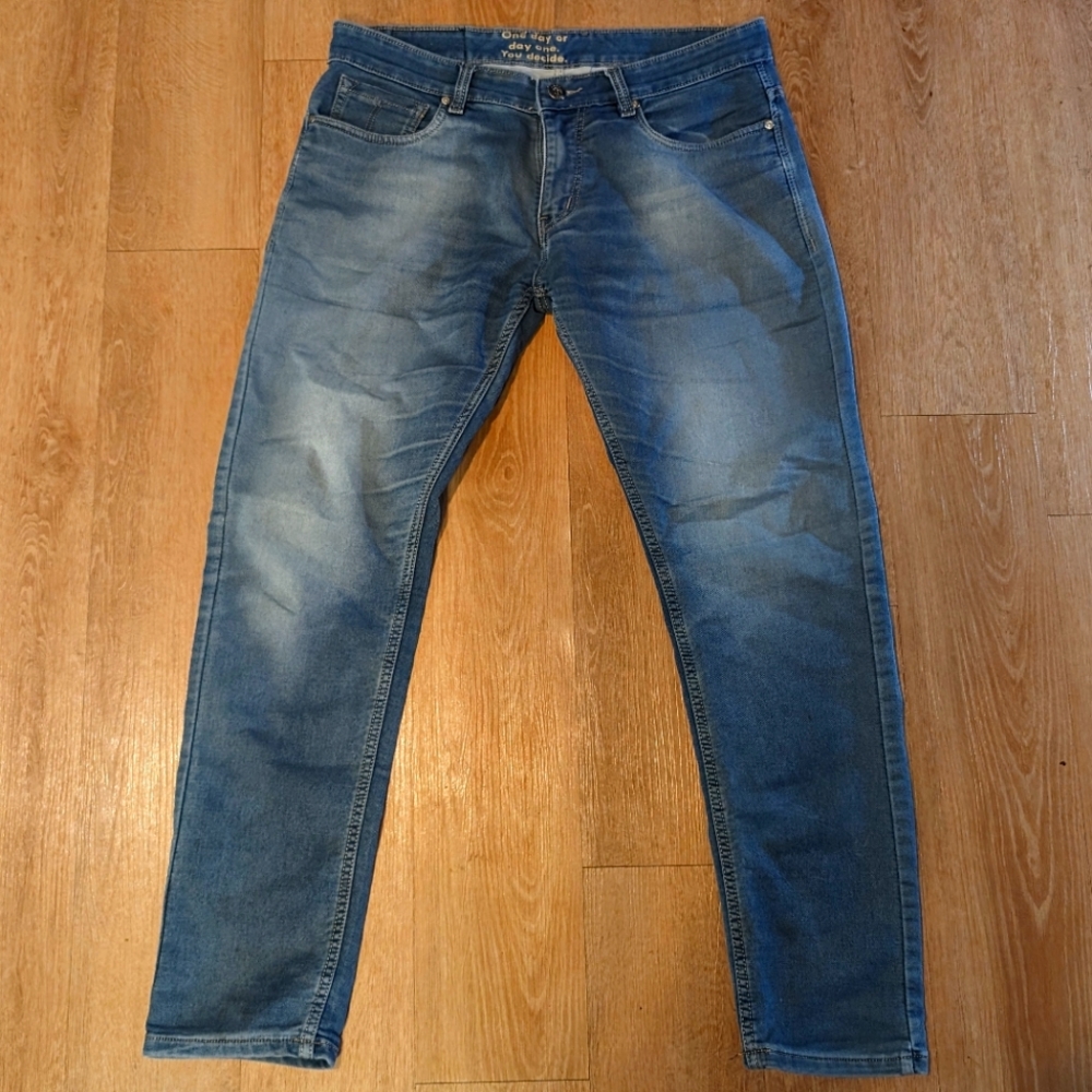 Zara Men's 36"x31" stretch faded comfy soft feel jeans